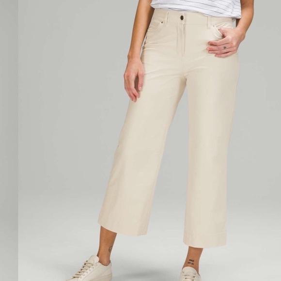 Lululemon City Sleek Wide-Leg High Rise 7/8 Length Pant in White Opal
Size 29 - Picture 2 of 10